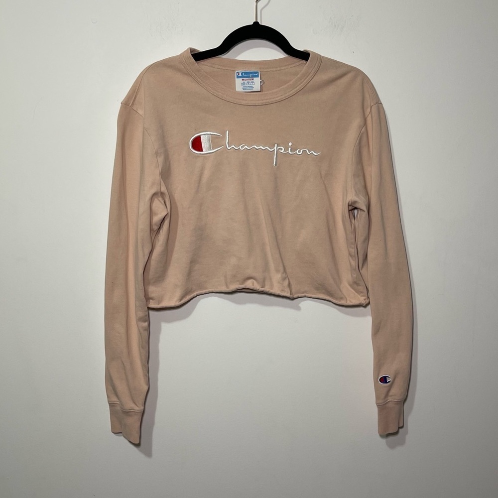 Champion Women's light pink logo casual crop top vrew neck sweatshirt in size M